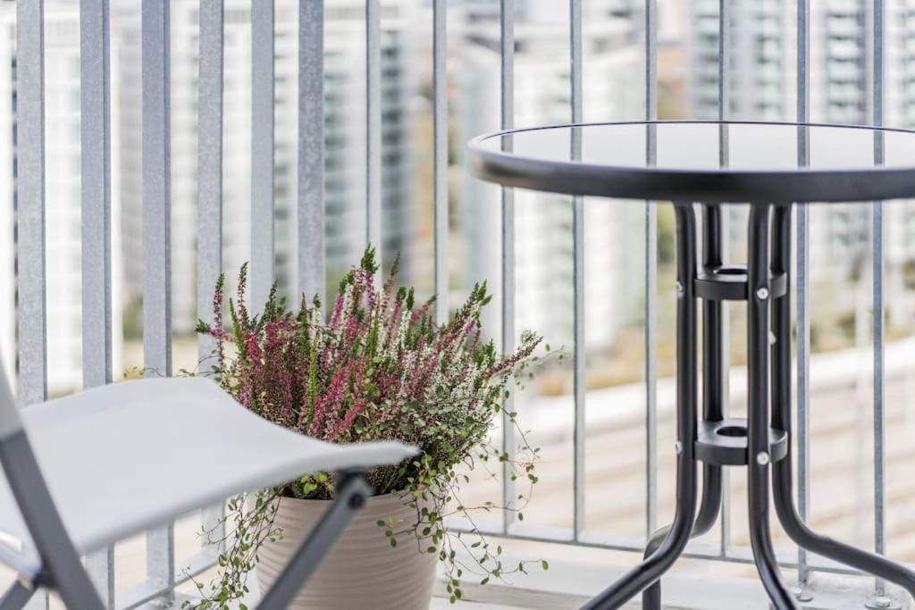 City Sky Studio Mit Balkon Viena Exterior foto